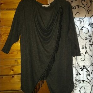 Maurice’s size 2 dark gray top